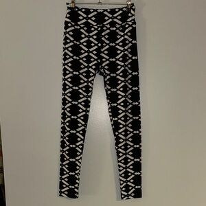 LuLaRoe Black and White Patterned Leggings